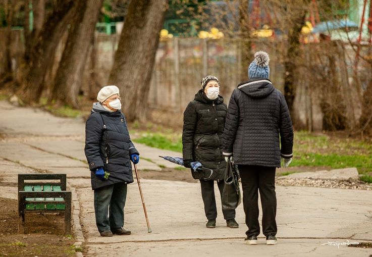 Пенсионеры все выплаты в апреле получат на дому