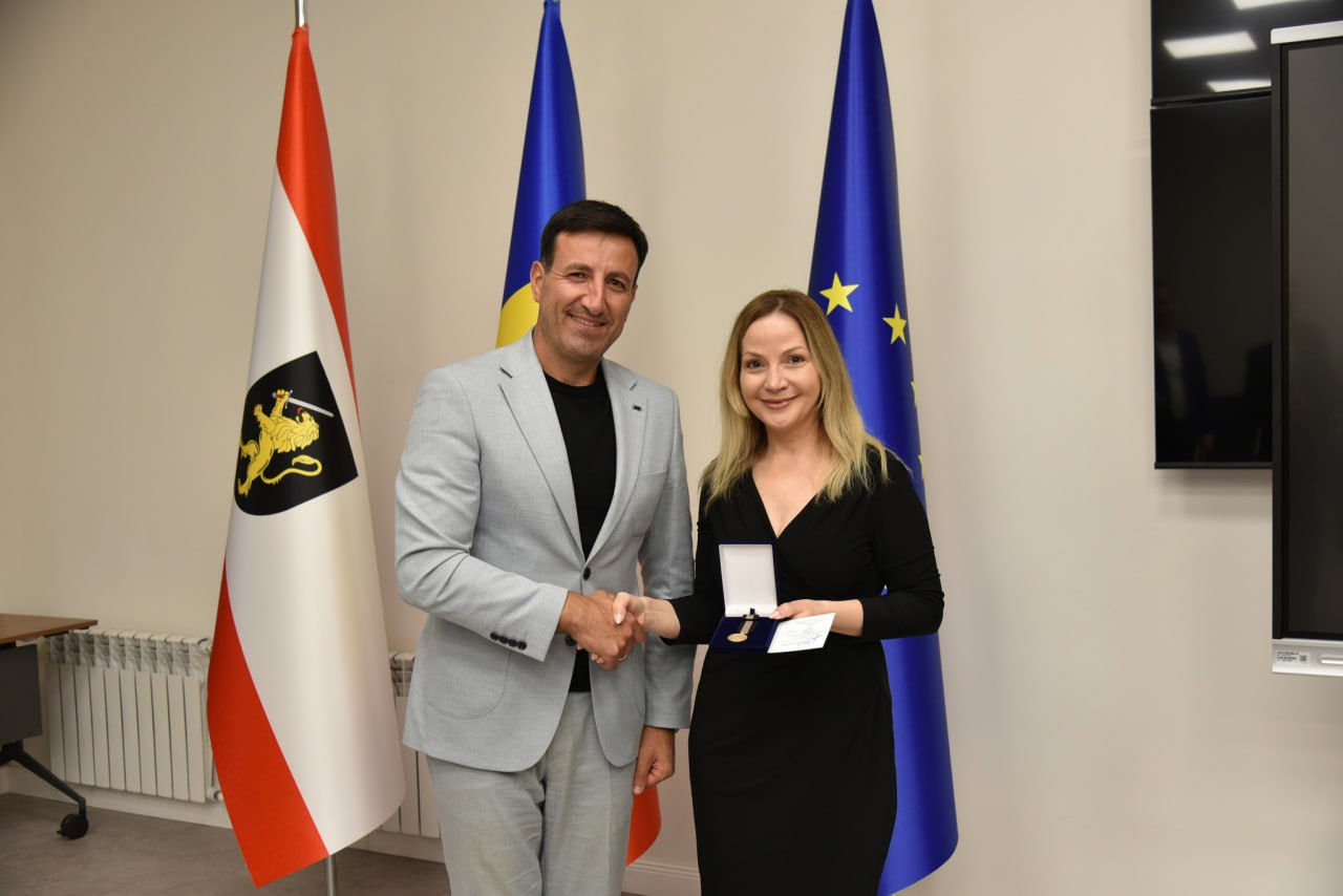 Un diplomat american din Moldova, decorat cu medalia MAI „Pentru cooperare”.
