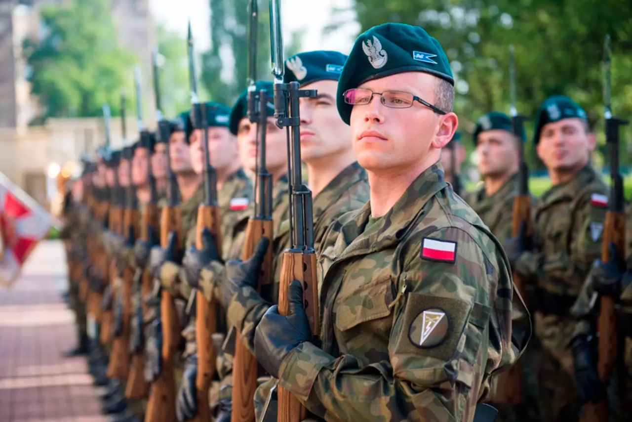 Польша довела численность военнослужащих в стране до 160 тыс..