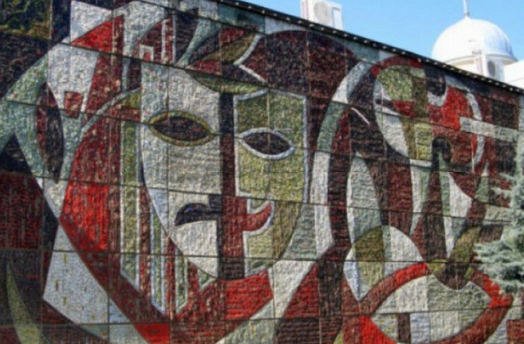 Стало известно, куда перенесут мозаику с Дворца профсоюзов.