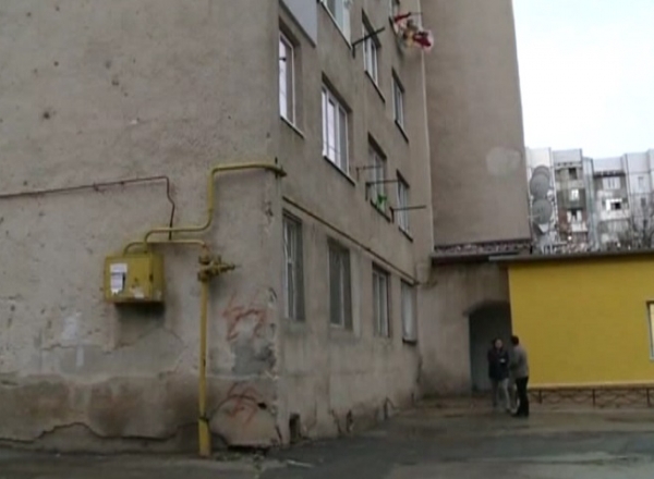 Cald afara, cald si in case. Locuitorii capitalei care se sufoca in apartamente, in aceste zile, pot solicita deconectarea, doar ca de la bloc.