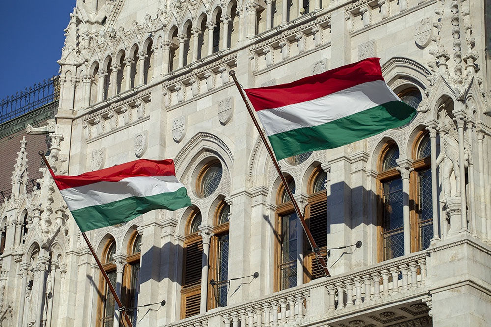 Правительство Венгрии хочет блокировать иностранное финансирование "провоенных" СМИ.