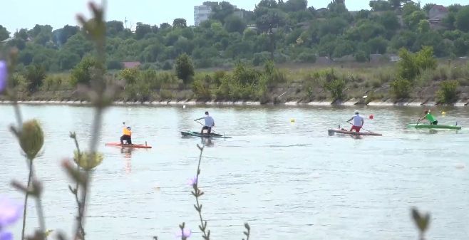 В Бельцах проходит Национальный чемпионат по гребле на байдарках и каноэ.