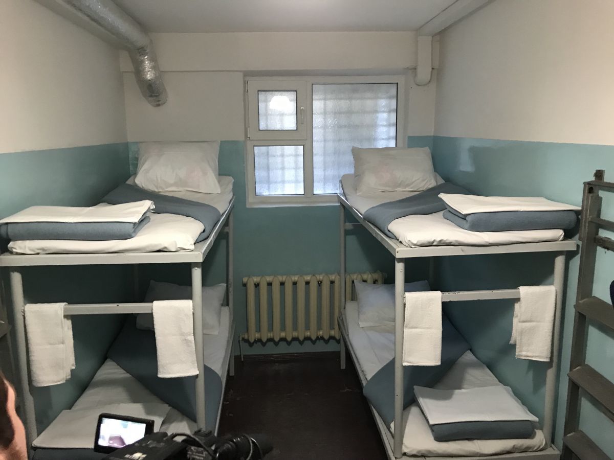 Камеры временного изолятора предоставляют достойные условия для содержания задержанных.