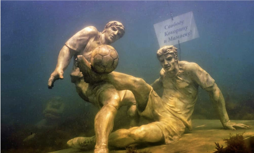"Кокорина и Мамаева" увековечили в бетоне на дне Черного моря.