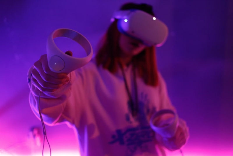 Meta снизила цены на VR-гарнитуры Quest 2 и аксессуары.