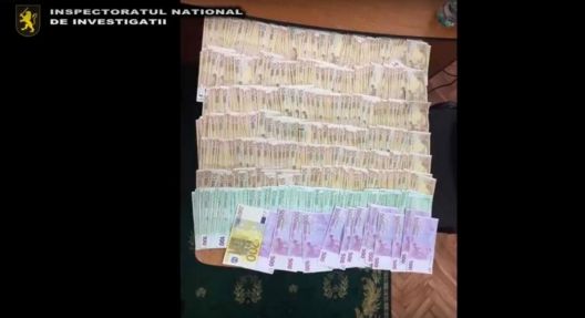 Un bărbat din Bălţi a fost reţinut astăzi de procurorii anticorupţie şi ofiţerii CNA în timp ce încerca să mituiască doi poliţişti. 