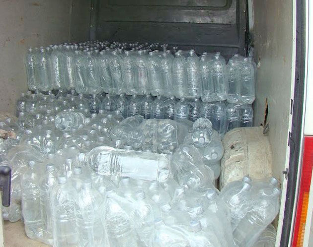 Circa 30 tone de alcool fără acte, confistate de polițiști. Foto: gazetanord-vest.ro