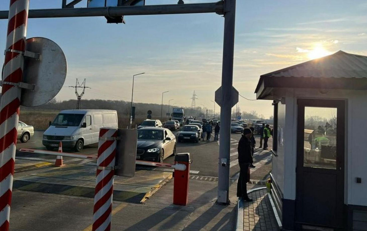 В машине водителя на таможне обнаружили бронежилеты.
