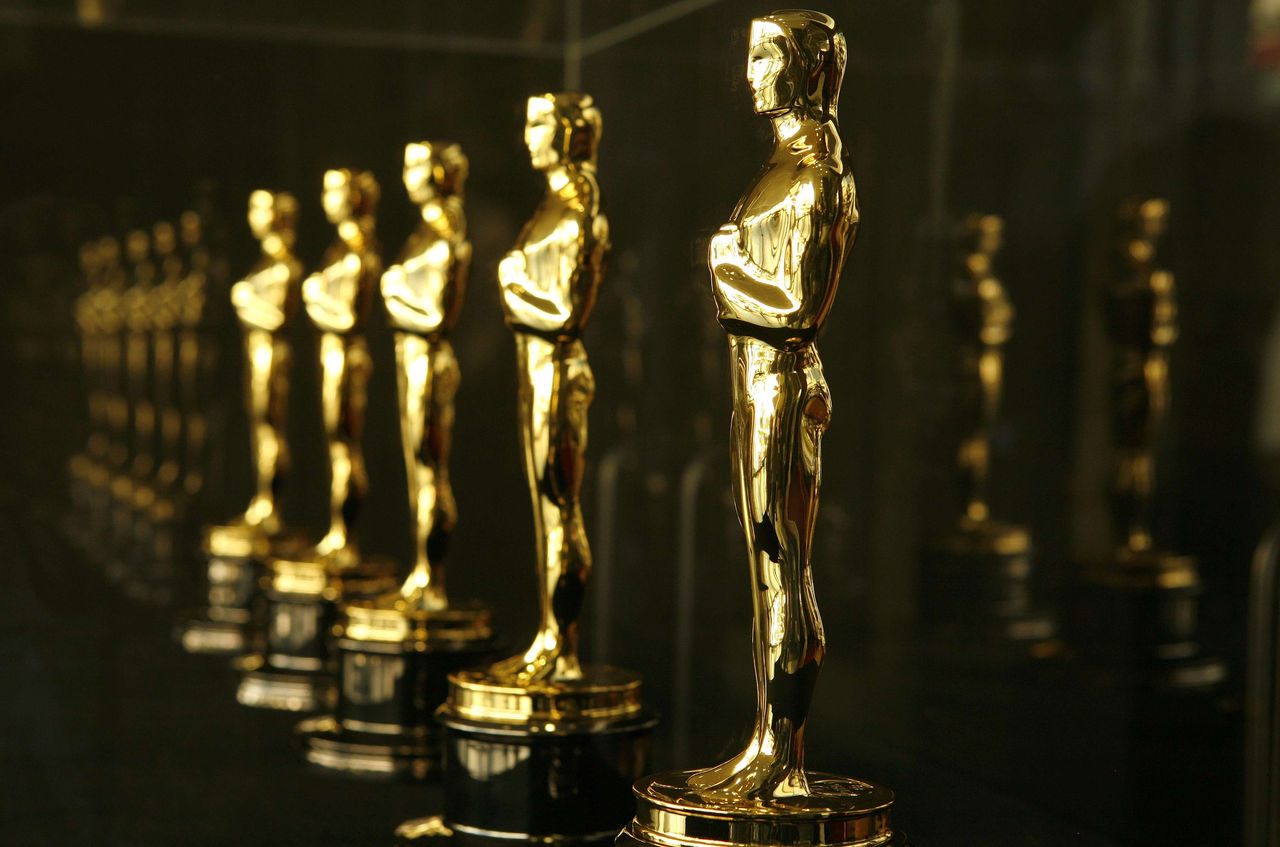 Statuetele Oscar, placate cu aur folosit de NASA.