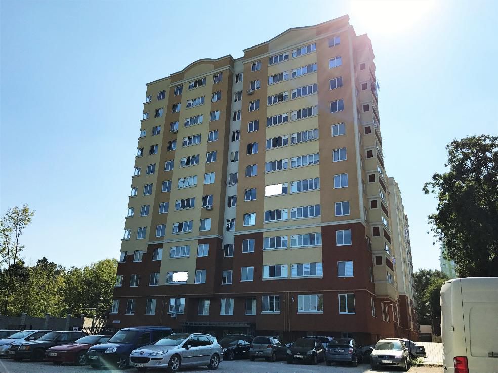 Scandal în Capitală: Peste 400 de familii au rămas fără lift. Foto: 999.md