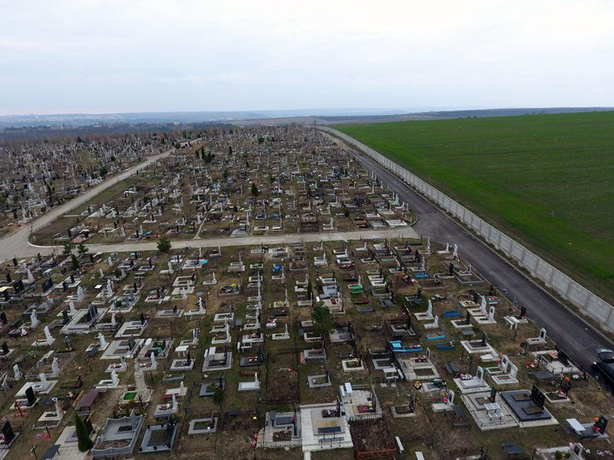 Mită la cimitirul Sfântul Lazăr: Patru persoane, trimise în judecată.