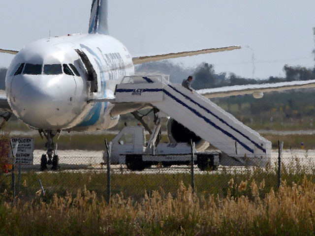 Угнанный самолет А320 авиакомпании Egypt Air.