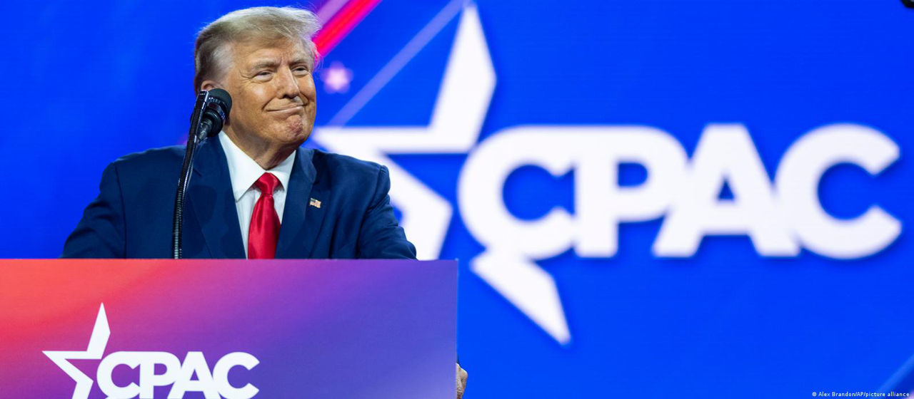 Трамп победил в опросе консервативных избирателей в США.