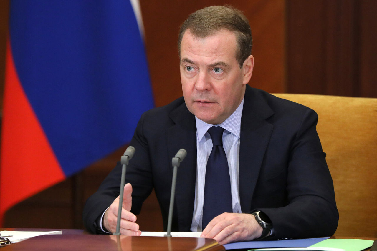 Медведев об Украине: Никакие переговоры сейчас вообще не нужны.