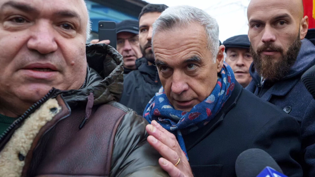 O fotografie a lui Călin Georgescu cu un fost mercenar se află în centrul unui scandal.