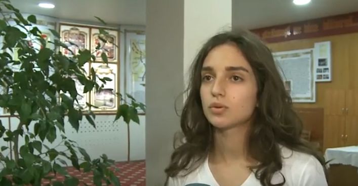 Ученицу столичного лицея затравили одноклассники и их родители.