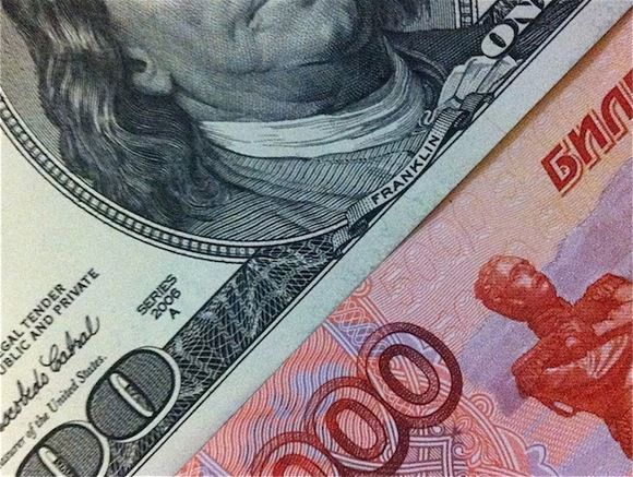 Новый обвал рубля будет вызван падением цен на нефть, убеждены большинство аналитиков.