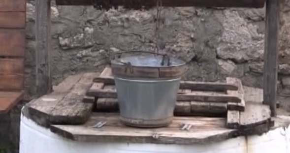 Жители нескольких сел в Сорокском районе жалуются на то, что вода, которую они потребляют, полна нитратов.