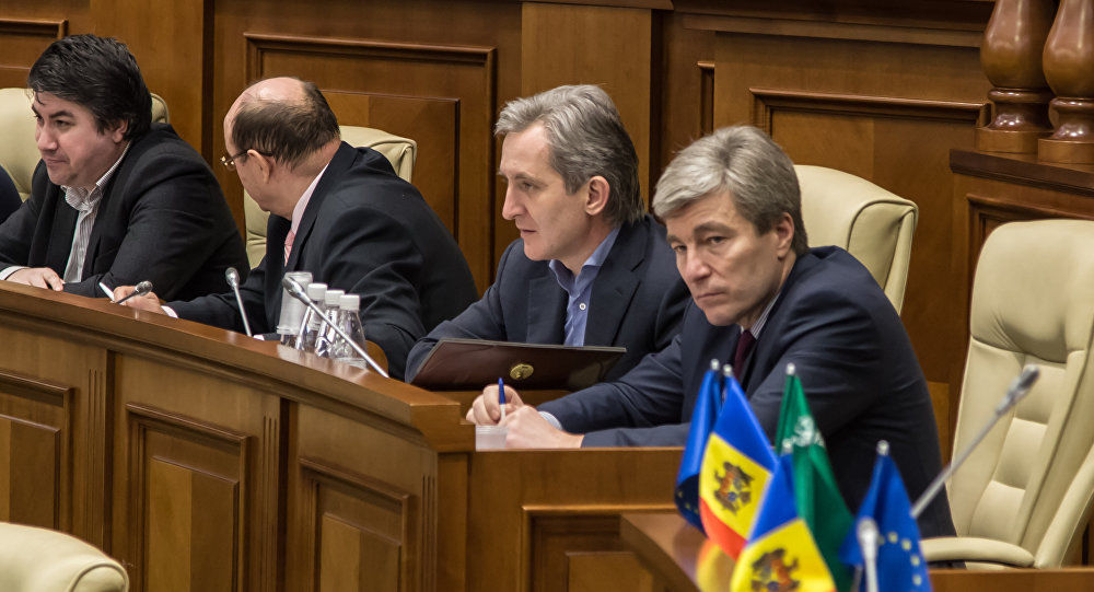 Iurie Leancă şi Eugen Carpov, s-au arătat indignaţi de faptul că nu se regăsesc în nici un grup parlamentar de prietenie. Foto: Sputnik/ Мирослав Ротарь