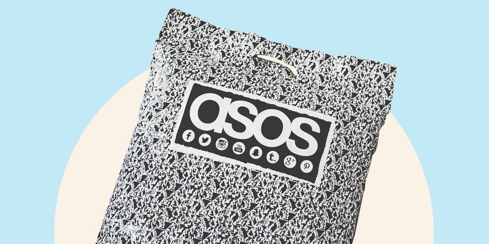 Livrarea comenzilor ASOS în Moldova a trecut de la DHL la Nova Post.