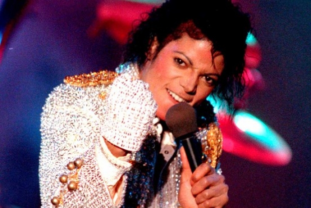 Dezvăluiri uluitoare despre Michael Jackson. Fostul lui manager, Ron Weisner, a mărturisit în propria lui carte "Listen Out Loud" că a organizat împreună cu una dintre surorile megastarului un plan care consta în răpirea cântăreţului.