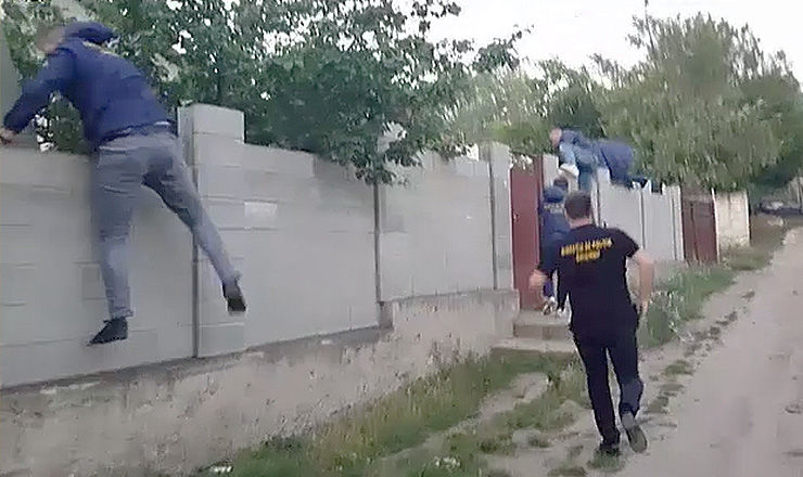 Грабители промышляли по ночам, нападая только на женщин и нетрезвых мужчин. 
