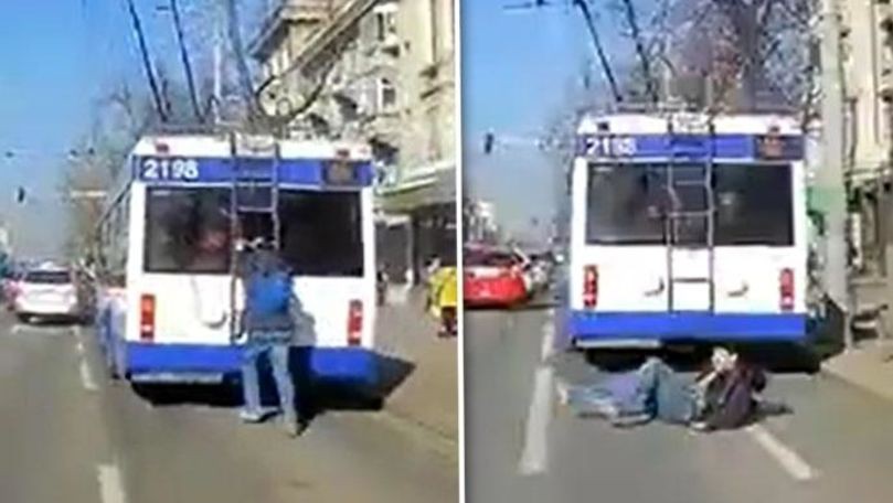 В столице зацепер упал с троллейбуса и едва не угодил под колеса авто. Коллаж: Point.md