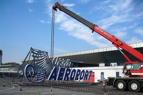 În urma modernizării Aeroportului vor fi deschise centre de agrement, restaurante, magazine pentru deservirea fluxurilor crescânde de pasageri, ceea ce va contribui la crearea noilor locuri de muncă.