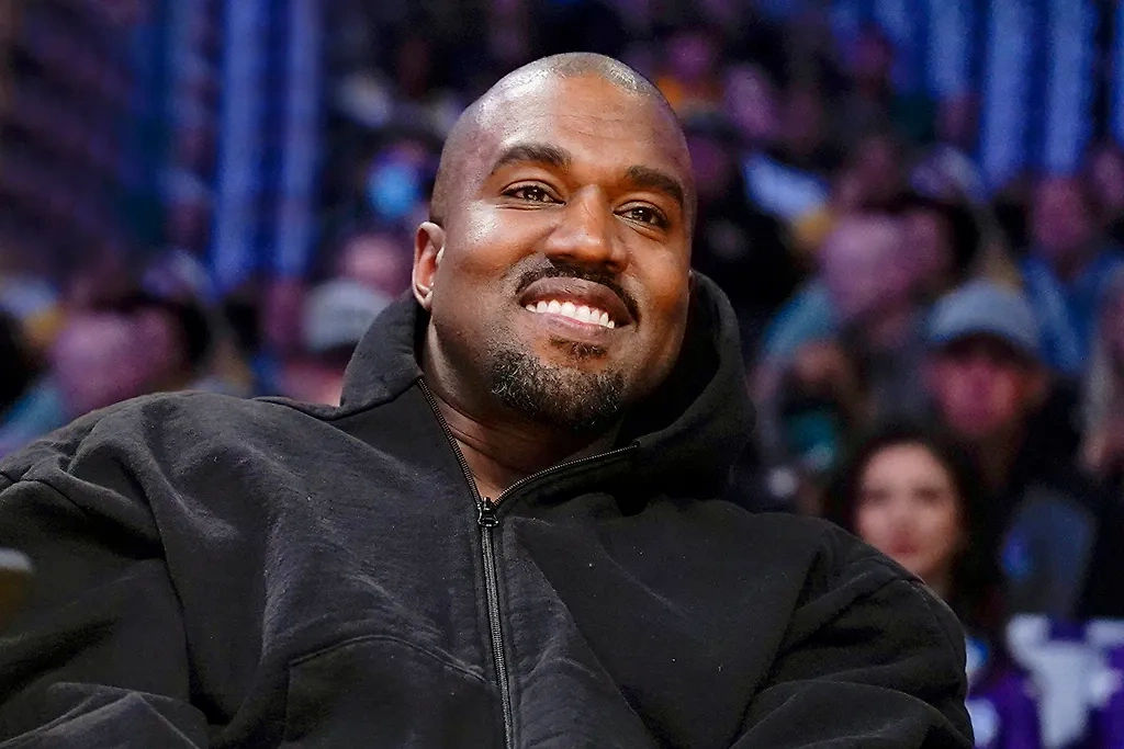 Kanye West a declarat că este nazist și și-a mărturisit dragostea pentru Hitler.