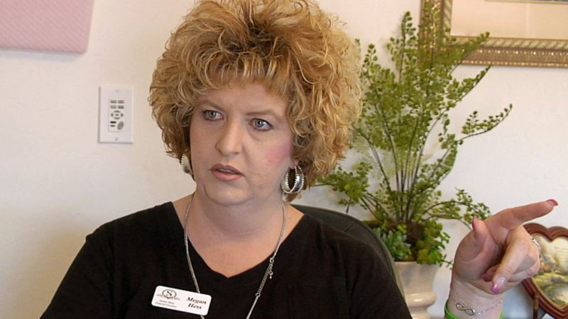 В США Директор похоронного бюро Меган Гесс попалась на продаже частей трупов.