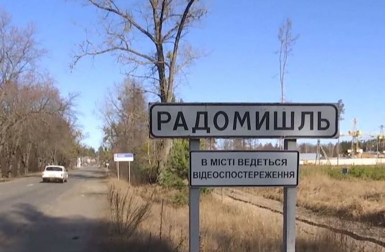 На Украине семью женщины, умершей от коронавируса, взяли под охрану.