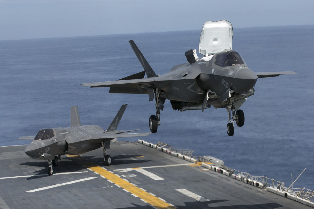 В США заявили, что истребитель F-35 имеет проблему с креслами.
