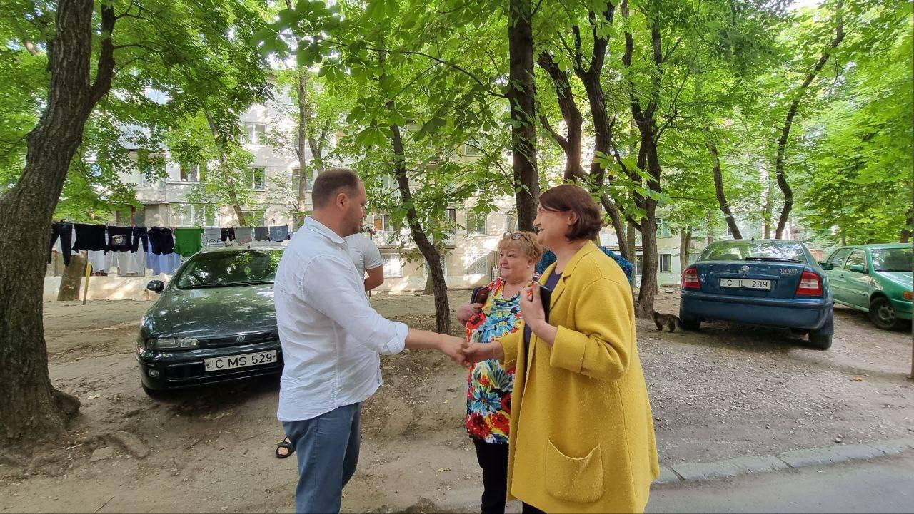 Чебан проинспектировал три многоквартирных дома в столице, где ведётся капитальный ремонт.