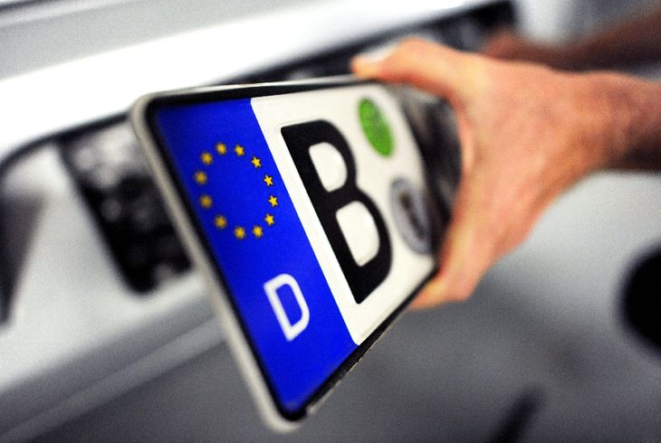 Guvernul a modificat regulamentul privind circulația autoturismelor din afara țării.