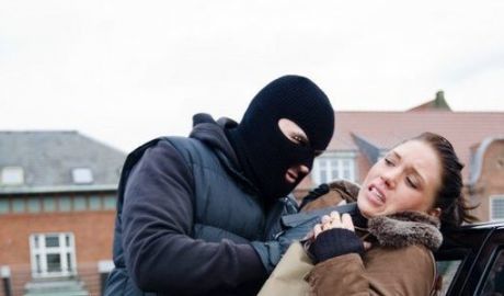 Femei, jefuite în parcul de pe strada Ginta Latină din Capitală