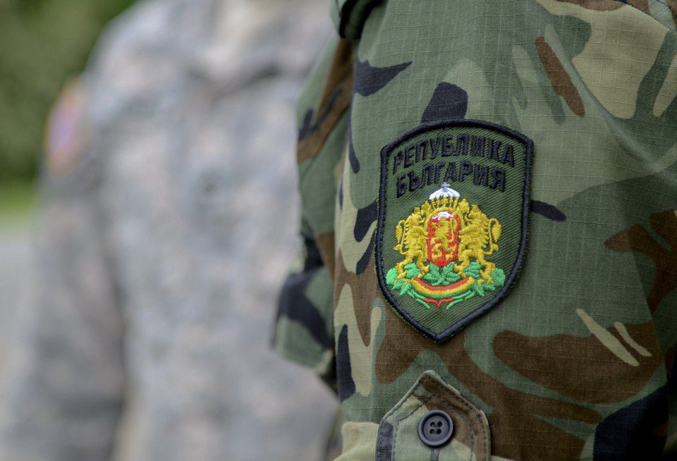 В стране прошли военные учения "Граница - 2016", в рамках которых отрабатывались все возможные варианты по защите границы от нелегальных мигрантов.