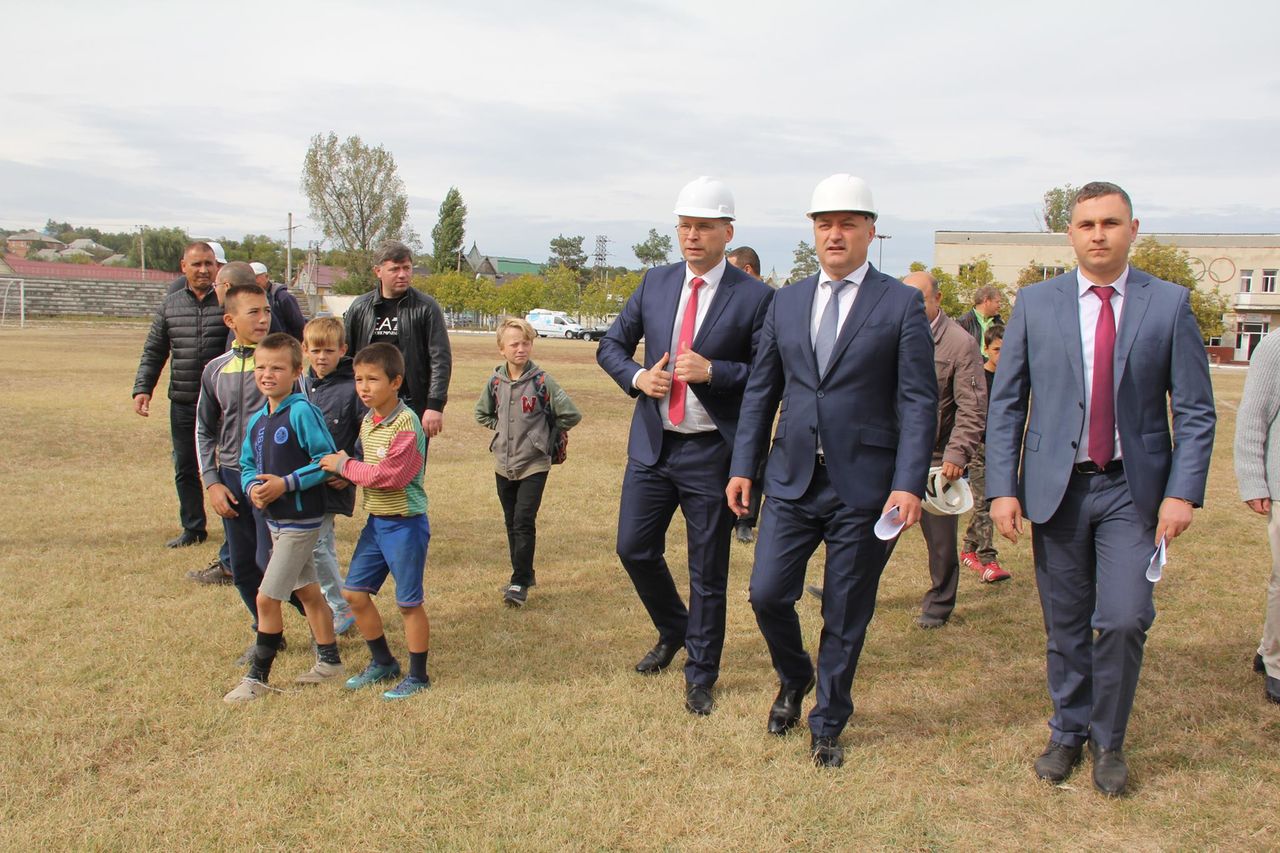 La Nisporeni, astăzi, au început lucrările de construcție a unui Centru sportiv regional. 