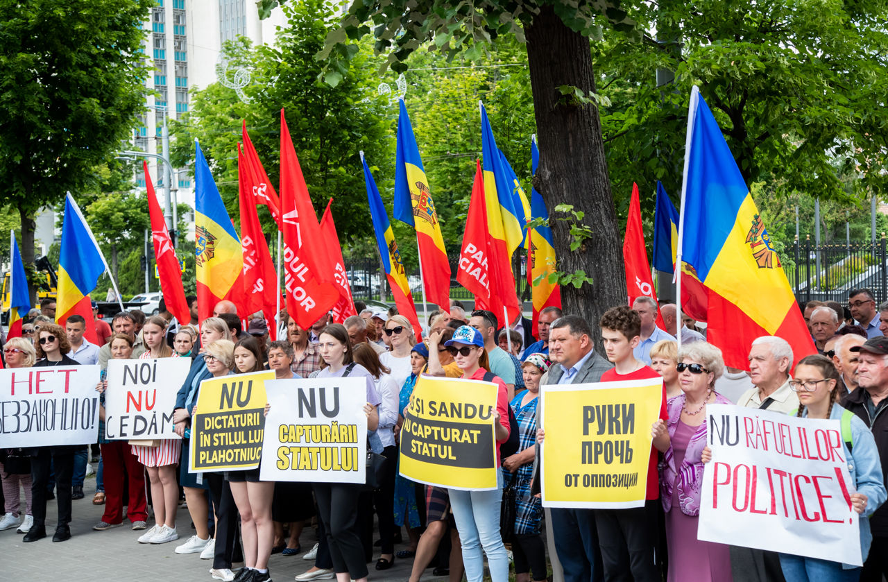 ПСРМ призывает граждан выйти в воскресенье на "Народный протест". Фото: aif.md