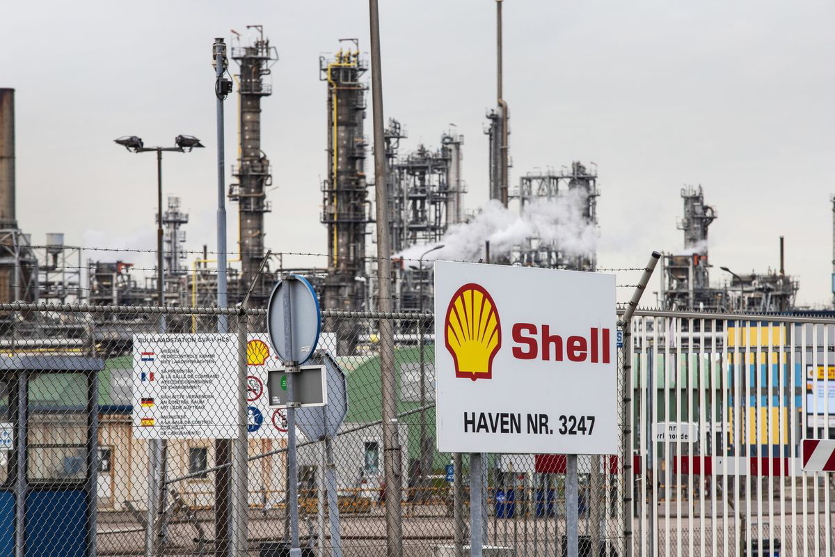 На крупнейшем нефтеперерабатывающем заводе Европы произошел сбой.