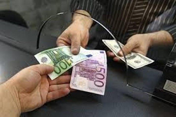 Доллар покупают в молдавских банках за 18,56– 18,71 лея, продают – за 18,76– 18,99 лея.