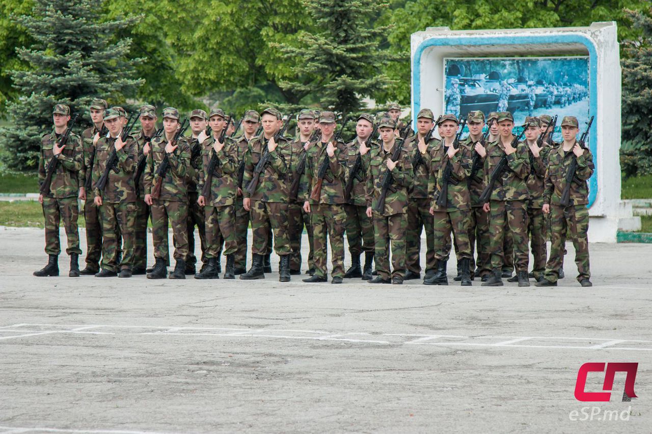 Студенты бельцких колледжей приняли военную присягу.