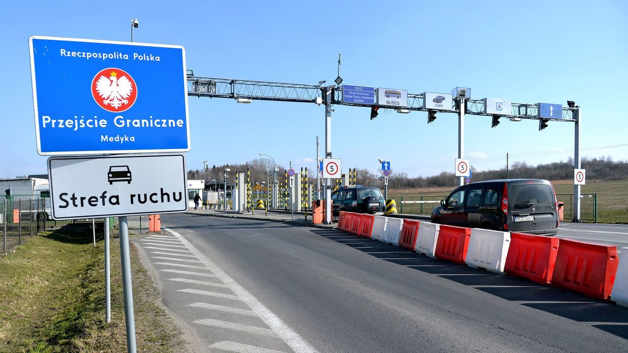 Польша открывает границы со странами ЕС, закрытые властями в марте из-за пандемии.