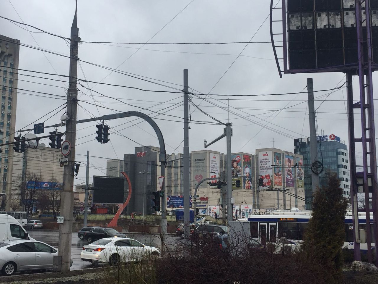 Semafor defect la intersecția străzilor Ismail şi Ștefan cel Mare.
