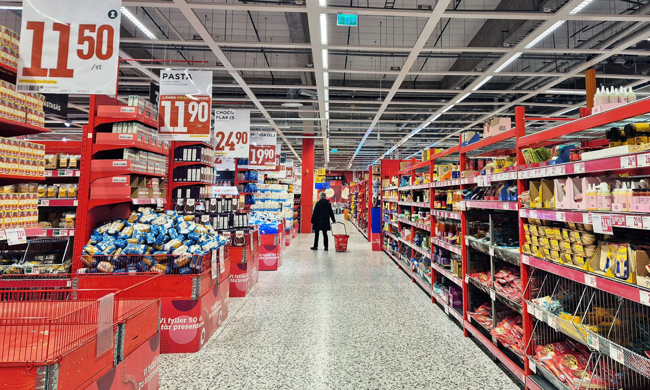Шведы бойкотируют супермаркеты из-за "неконтролируемых цен" на продукты питания.
