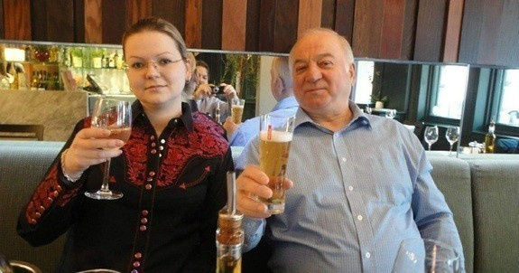 Бывшего полковника ГРУ Сергея Скрипаля и его дочь Юлию спас от смерти ливень.
