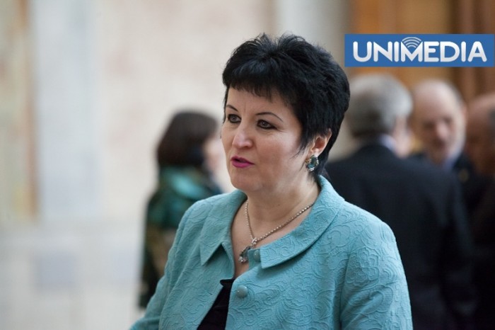 Deputatul și profesorul universitar Ana Guțu mai este și poetă.
