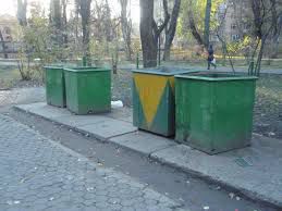 Curăţenia a început din centrul Chişinăului, după care va urma şi în celelalte sectoare. Foto: revistafavoritblog.wordpress.com