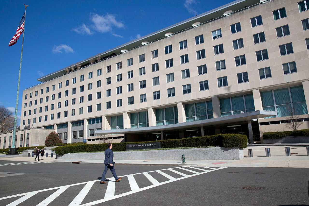 США провели зачистку посольства Венесуэлы по запросу представителя Гуаидо.