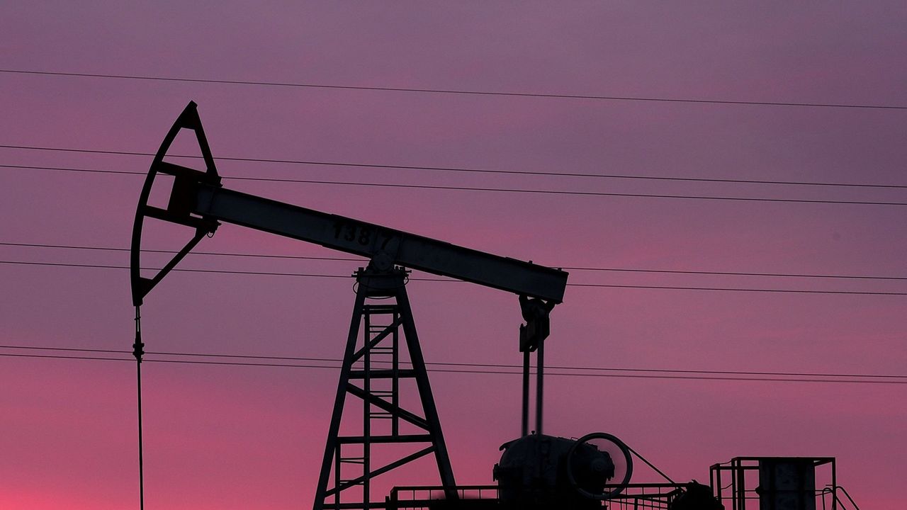 Зимой нефть может подорожать до 80 долларов за баррель.